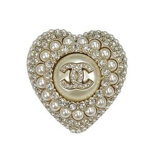 Chanel Corsage Coco Mark Heart Rhinestone Pearl Brooch Gold White